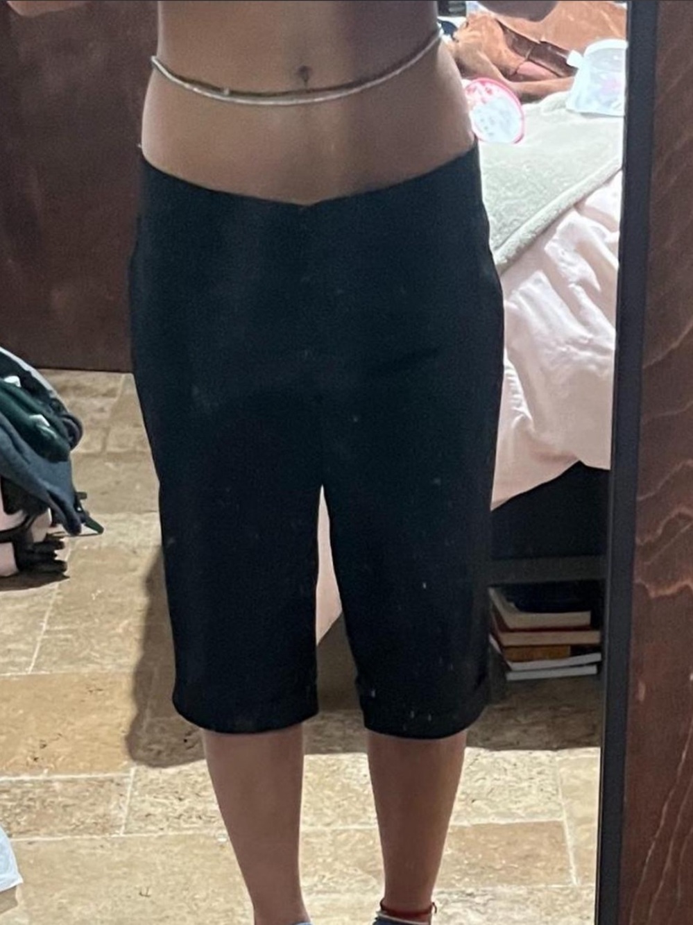 Sz. 4 Black Finity Capris Knee-Length Pants